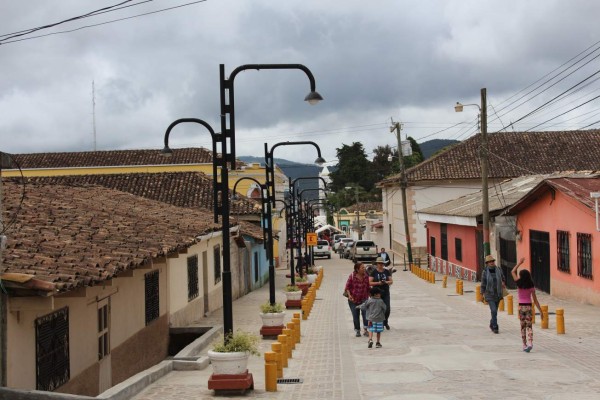 Ciudades y pueblos entre frías montañas