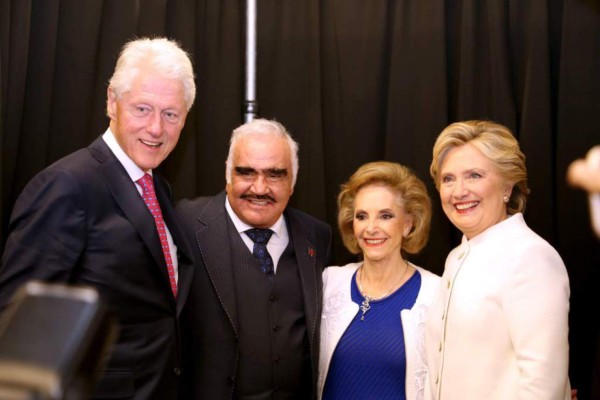 Vicente Fernández pide a latinos votar por Hillary Clinton