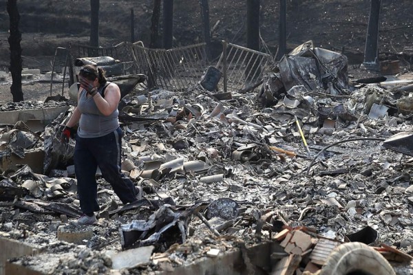 Al menos 35 muertos y 100.000 evacuados tras incendios en California  