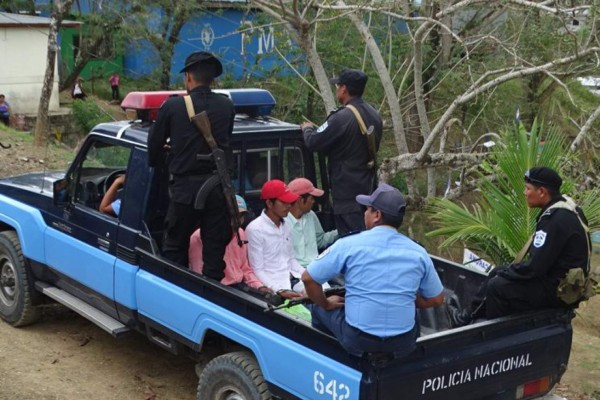 Pastor asegura que 'demonio la hizo caer al fuego'