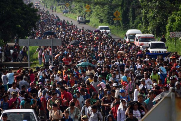 Los migrantes hondureños participan en una caravana que se dirige a los Estados Unidos en la carretera que une Ciudad Hidalgo y Tapachula, estado de Chiapas, México, el 21 de octubre de 2018. Foto de archivo.