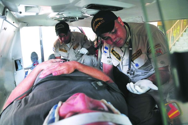 Elí Reyes, un bombero y paramédico con pasión