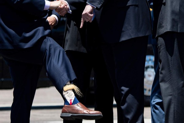 Los calcetines inspirados en el peinado de Trump se ponen de moda