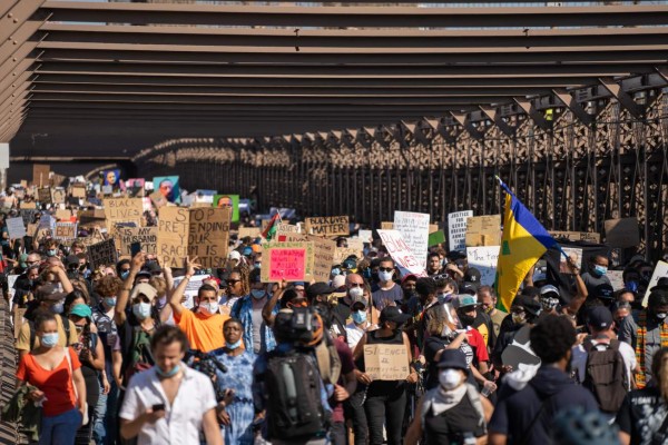 Miles de neoyorquinos bloquearon el puente de Brooklyn en nuevas protestas