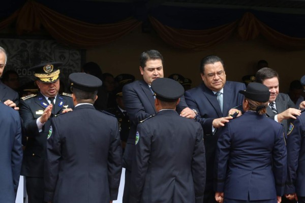 'La Policía hondureña saldrá de sus días de oscuridad': Arturo Corrales