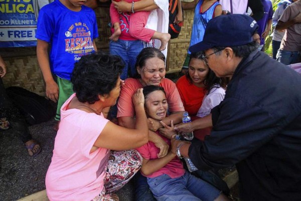 Yihadistas toman rehenes en un colegio en el sur de Filipinas