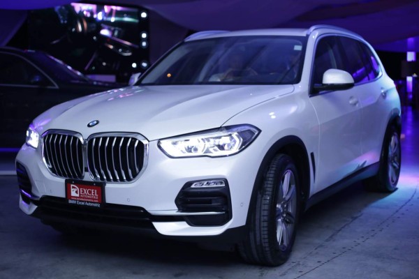 BMW ofrece coctel de lanzamiento del X5