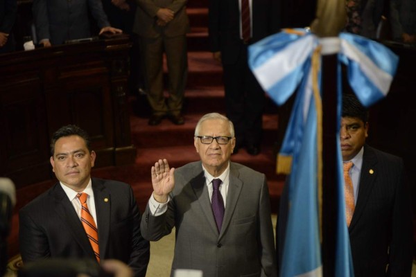 Guatemala designa a un juez como el nuevo vicepresidente