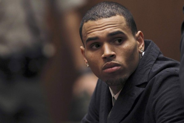 Chris Brown presenta demanda por extorsión
