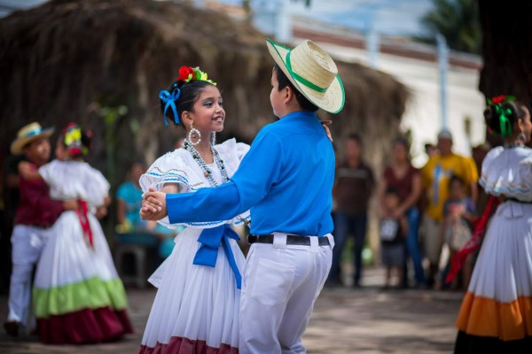Festival de arte y cultura atrae a turistas a Gracias, Lempira
