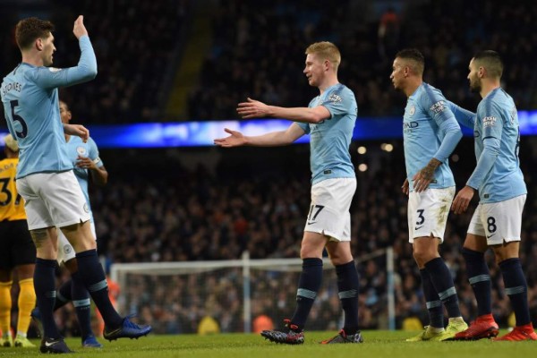 Manchester City goleó al Wolverhampton y no le pierde pisada al Liverpool