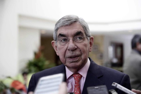 Costa Rica: Denuncian por violación al expresidente y Nobel de Paz Óscar Arias   