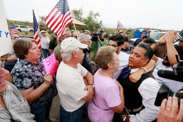 Antiindocumemtados en Arizona: 'Ilegales regresen a sus países'