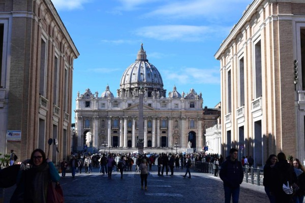 Vaticano abre juicio por lujosa remodelación de apartamento de un cardenal