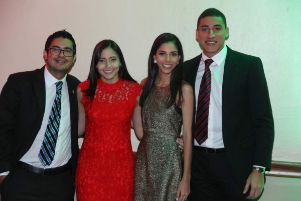 Héctor Cueva, Michelle Saybe, Daniela Ortiz y Marcos Pérez