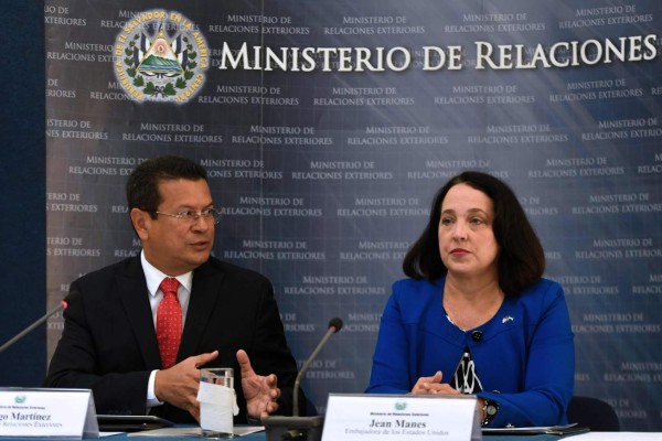 El Salvador da giro positivo a fin del TPS en EEUU