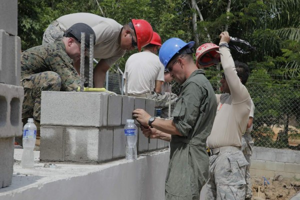 Militares de EUA terminan escuela en Trujillo