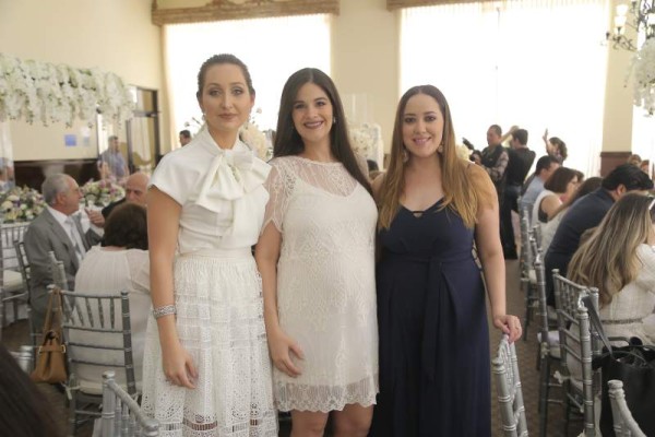 Jo Anne Chahín, Larissa Beall y Alejandra Soto.