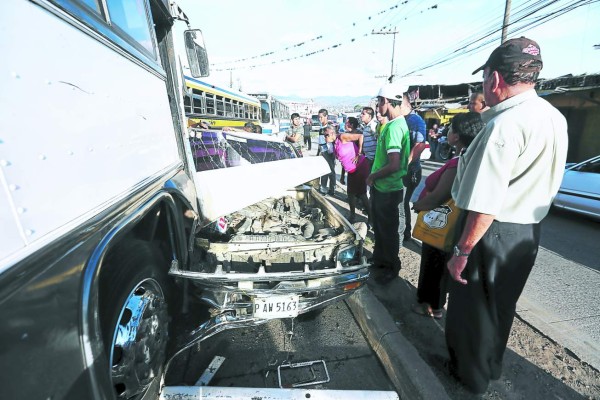 Triple colisión deja dos heridos en la capital de Honduras