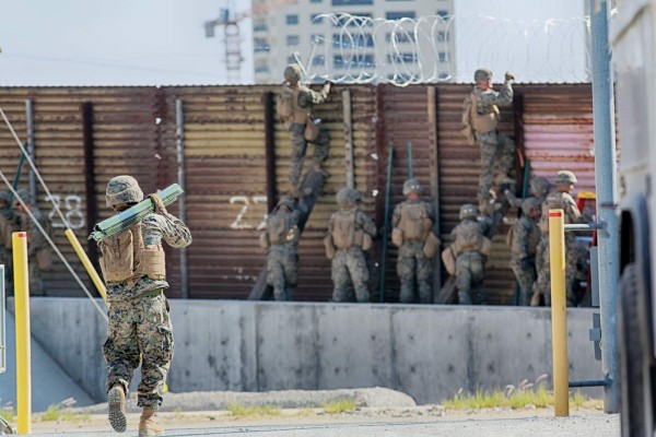 Tropas de EEUU estarán hasta diciembre resguardando la fronteras de la caravana de migrantes