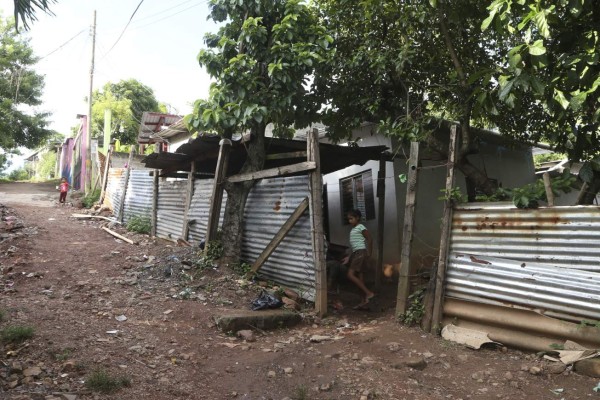 Dolor en sepelio de joven que fue ultimada por su marido