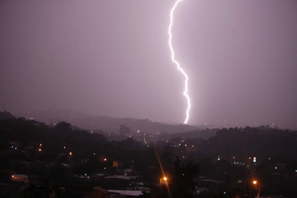 Honduras: Pronostican tormenta eléctrica para hoy en la tarde