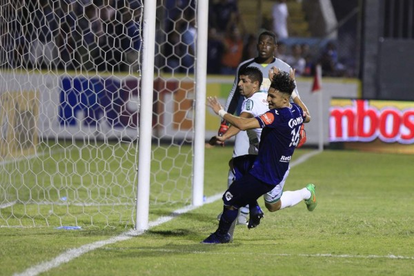 Amílcar Burgos analiza el polémico penal de Motagua ante Marathón