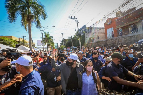 ¿Reelección a la vista? Bukele obtiene el poder absoluto en El Salvador