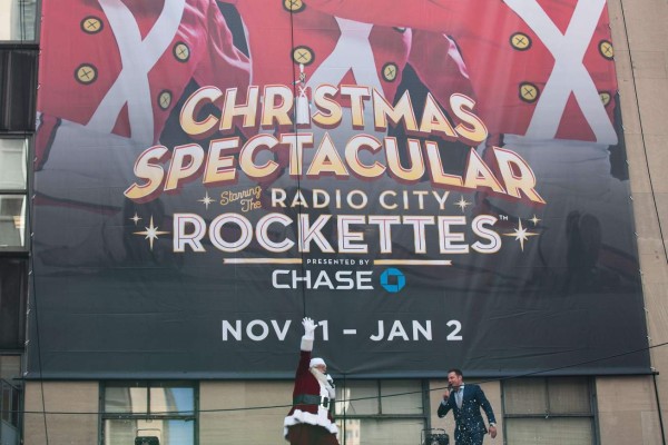 Santa Claus lleva la Navidad a Nueva York en pleno agosto