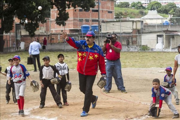 Maduro prohíbe la exportación de productos de la canasta básica