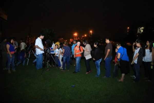 El eclipse de luna roja cautivó a toda Honduras