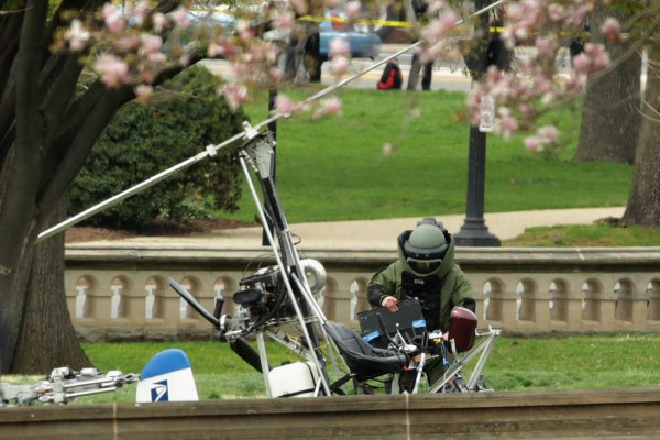 Alerta en el Capitolio por aterrizaje de mini helicóptero