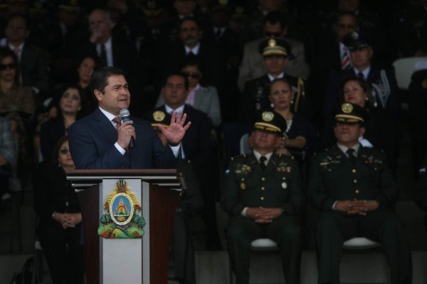 Hernández pide al Congreso ratificar rango a la Policía Militar