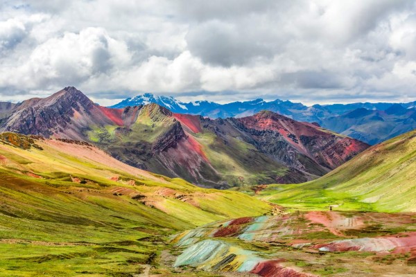 Montaña de colores, una extraña maravilla natural