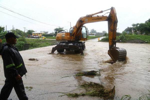 Por lluvias cierran paso de vados y planchas en San Pedro Sula