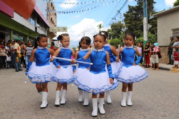 Los pequeños de Siguatepeque celebran a Honduras