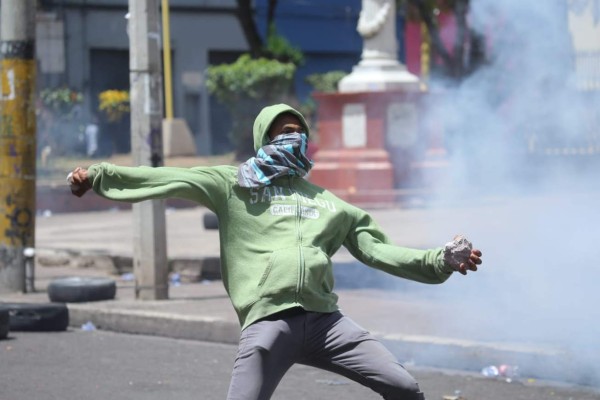 Arden varios negocios en Tegucigalpa en medio de enfrentamientos por protestas