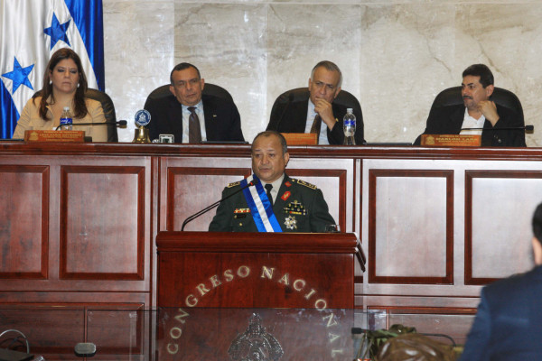 Condecoran con 'Gran Cruz Placa de Oro” al general Julián Pacheco