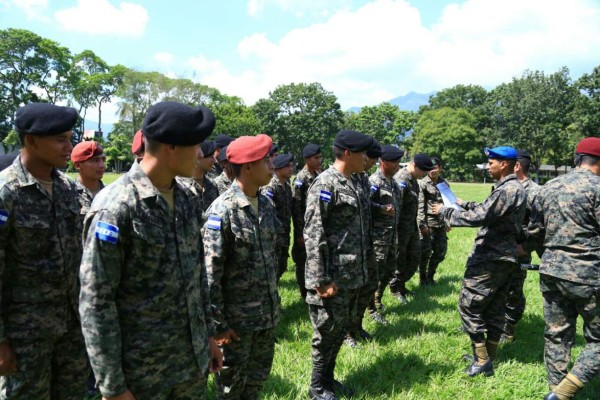 Condecoran y ascienden a soldados en San Pedro Sula