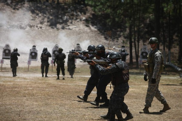 Expertos de EUA y Colombia preparan a policías Tigres de Honduras