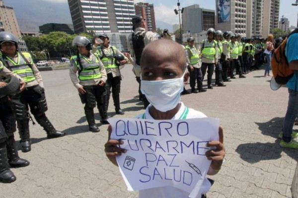 Muere niño que protestó pidiendo medicamentos en Venezuela