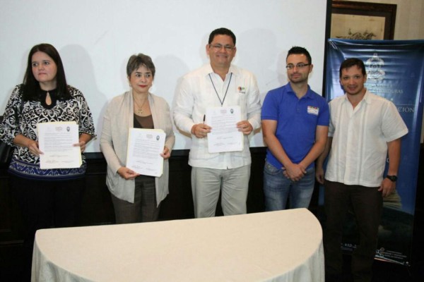 Cepudo y la UNA firman convenio de cooperación en San Pedro Sula