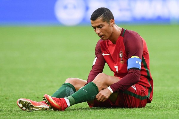 Portugal's forward Cristiano Ronaldo reacts during the 2017 Confederations Cup group A football match between Portugal and Mexico at the Kazan Arena in Kazan on June 18, 2017. / AFP PHOTO / FRANCK FIFE