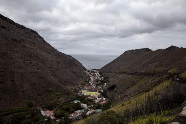 A picture taken on October 14, 2017 shows a general view of Saint Helena's capitol Jamestown on the day of the first inaugural commercial plane from Johannesburg in the volcanic tropical island of Saint Helena, in the South Atlantic Ocean and part of the British Overseas Territory.After five years of construction, controversy and embarrassing delays due to high winds, an airport built at a cost of £285 million (318 million euros) will welcome its first routine flight from Johannesburg. / AFP PHOTO / GIANLUIGI GUERCIA