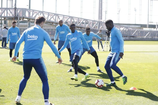Dembelé reaparece en los entrenos del Barcelona