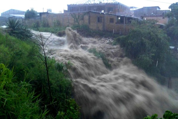Se inunda Santa Rosa de Copán tras fuerte tormenta