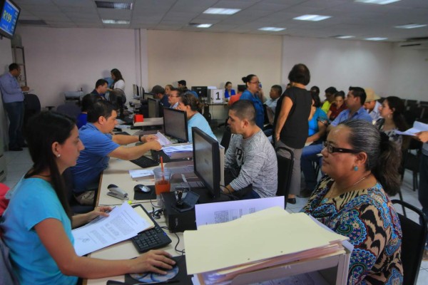 Oficinas del Estado reabren al público en San Pedro Sula