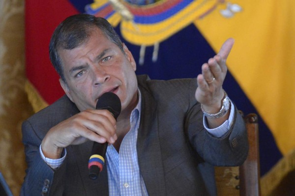 Rafael Correa rechaza película de Brad Pitt en Ecuador