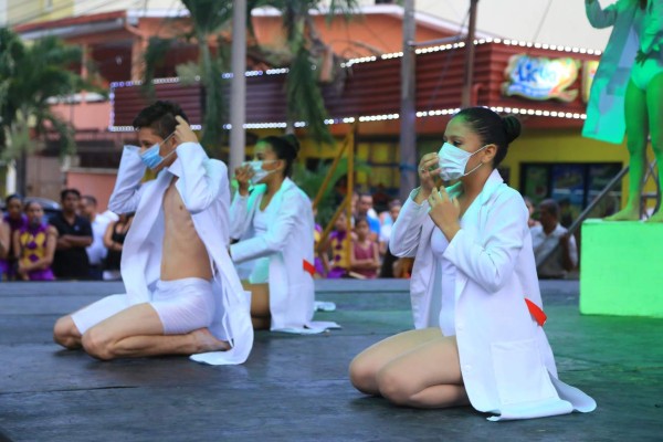 Bailarines muestran su talento y arte