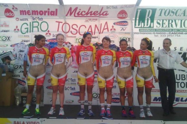 Ciclistas colombianas: Portamos el uniforme con mucho orgullo